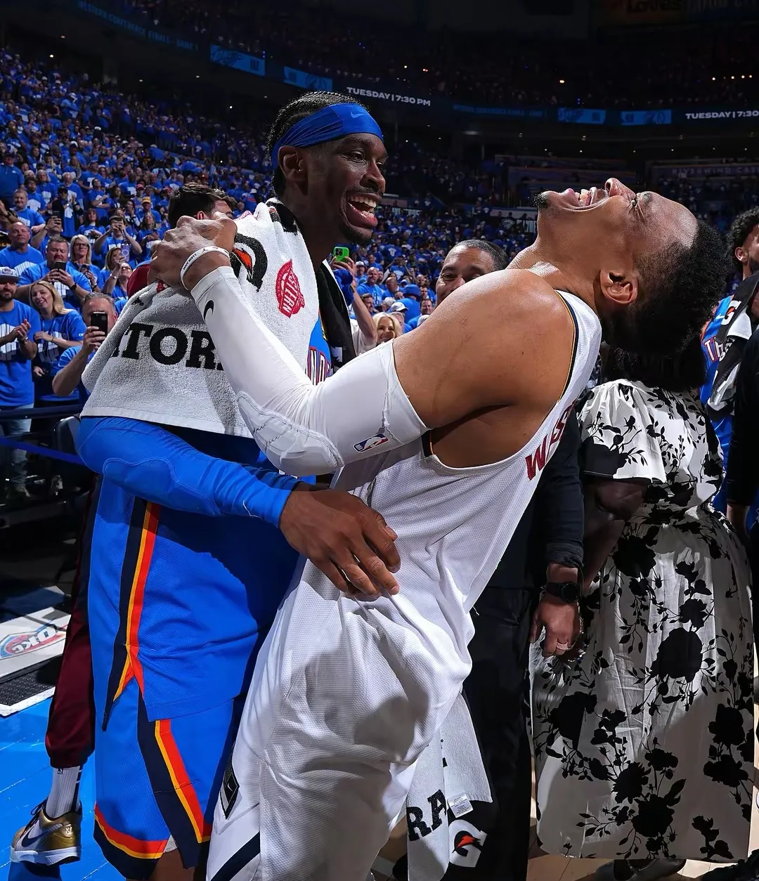 包含俄克拉荷马雷霆训练开放日，今晨外线爆发引欢呼，NBA常规赛在即，阵容厚度经受考验的词条-电竞竞猜